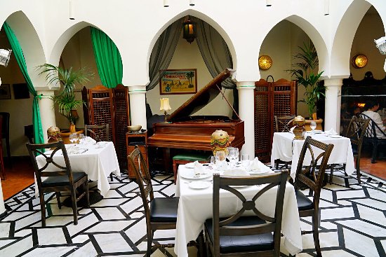 Encantos e contrastes de casablanca, a pérola de marrocos