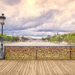 A história dos cadeados do amor em França: romance e tradição