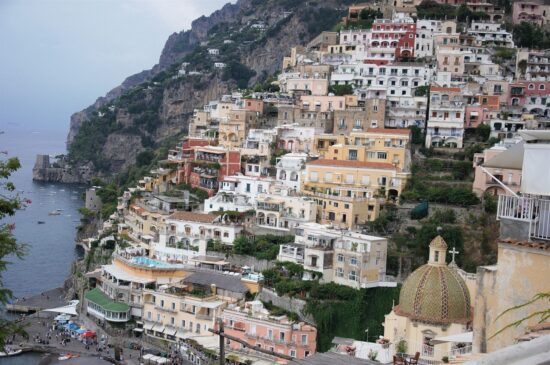 Positano, Itália: Um Paraíso Romântico na Costa Amalfitana