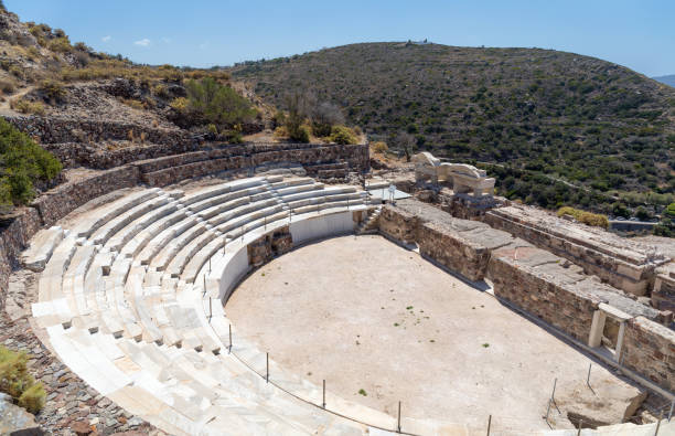 Milos: A Ilha Grega que Encanta com as Suas Praias e Encantos Autênticos