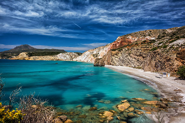 Milos: A Ilha Grega que Encanta com as Suas Praias e Encantos Autênticos