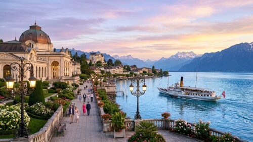 Marginal de Montreux ao pôr do sol com o Casino Barrière, um barco no Lago Lemano e os Alpes ao fundo